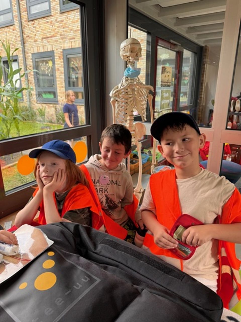 Utopia Kids versorgen "Verwundete"
