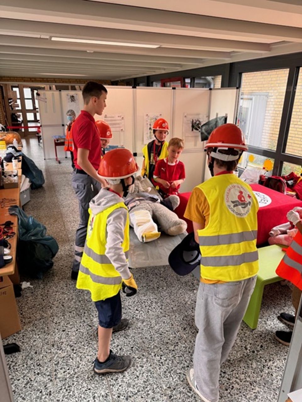 Utopia Kids versorgen "Verwundete"