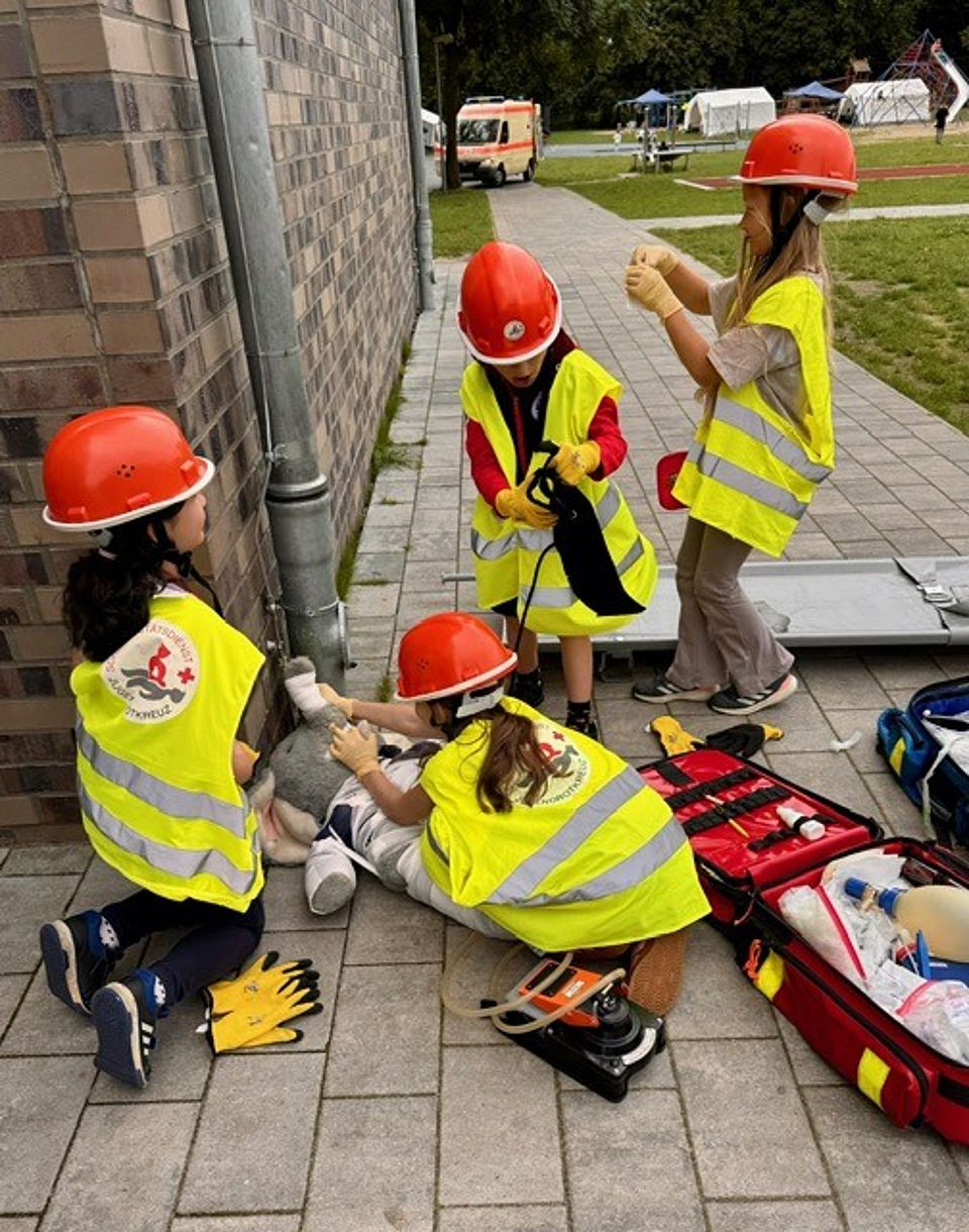 Utopia Kids versorgen "Verwundete"