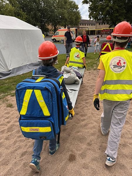 Utopia Kids versorgen "Verwundete"