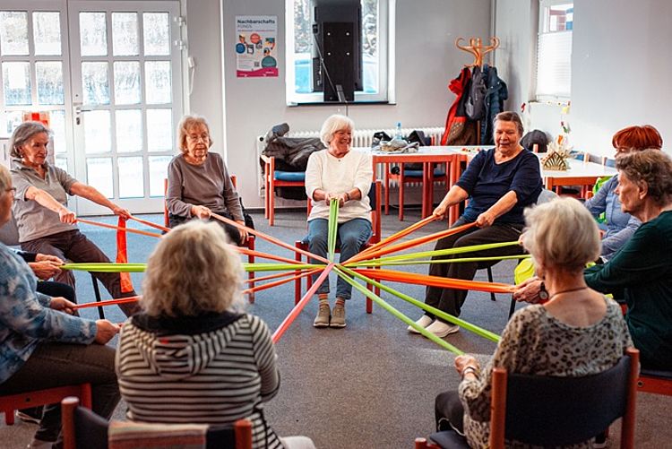 Senioren bei Fitnessübung